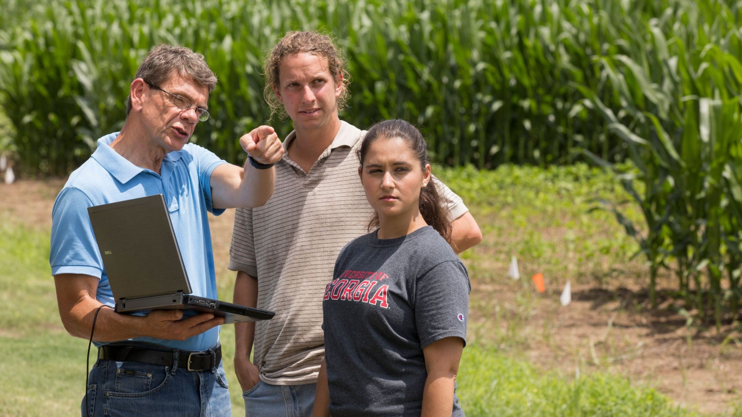 George Vellidis instructing two students